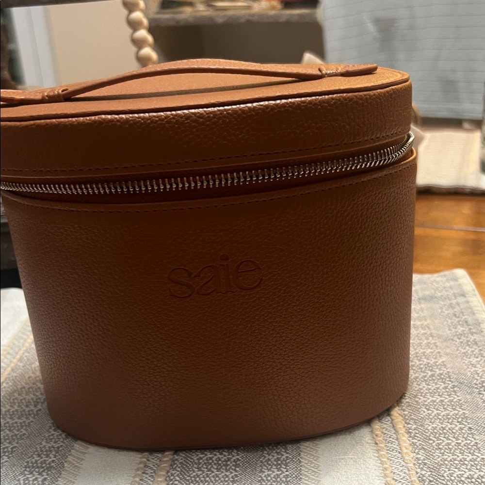 Saie Tan Leather Cosmetic Case-broken zipper